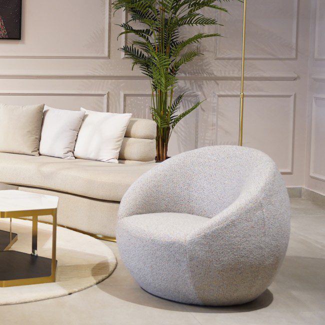 كرسي بذراعين